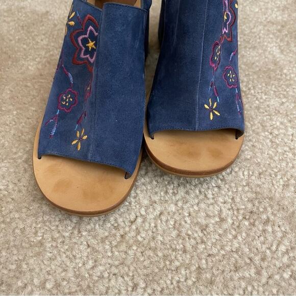 See by Chloe Blue Suede Embroidered Floral Sandals - Picture 4 of 9